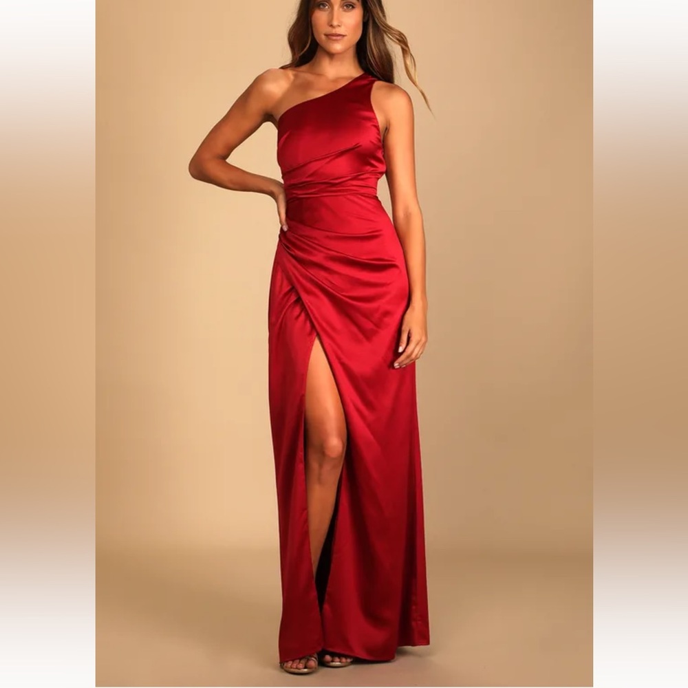 NWT Lulu’s Black Formal Gown